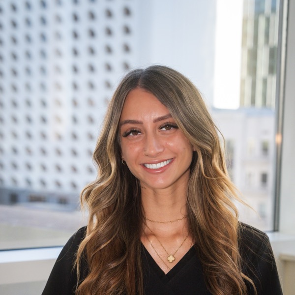 Nicole Pais — Co-founder · Dental insider, Smile Marketing